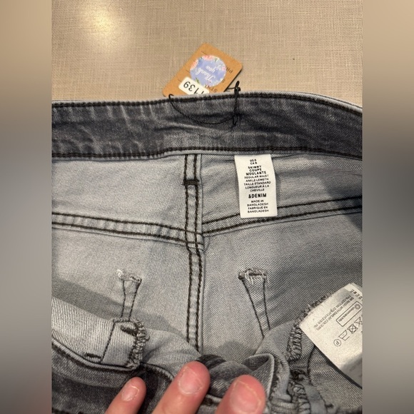 H&M Gray Skinny Jeans with Stretch Denim - Picture 3 of 3